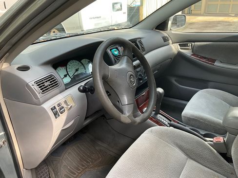Used 2004 Toyota Corolla LE FWD image 6