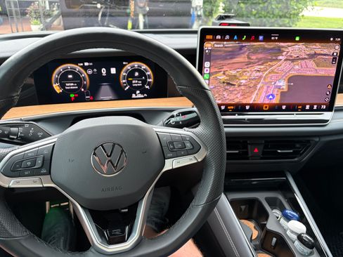 Used 2025 Volkswagen Tiguan SEL R-Line AWD/4WD image 17