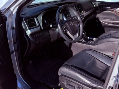 Used 2016 Toyota Highlander XLE image 14