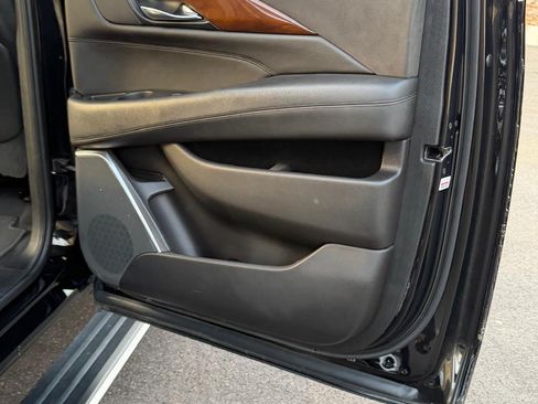 Used 2019 Cadillac Escalade ESV Premium Luxury image 9