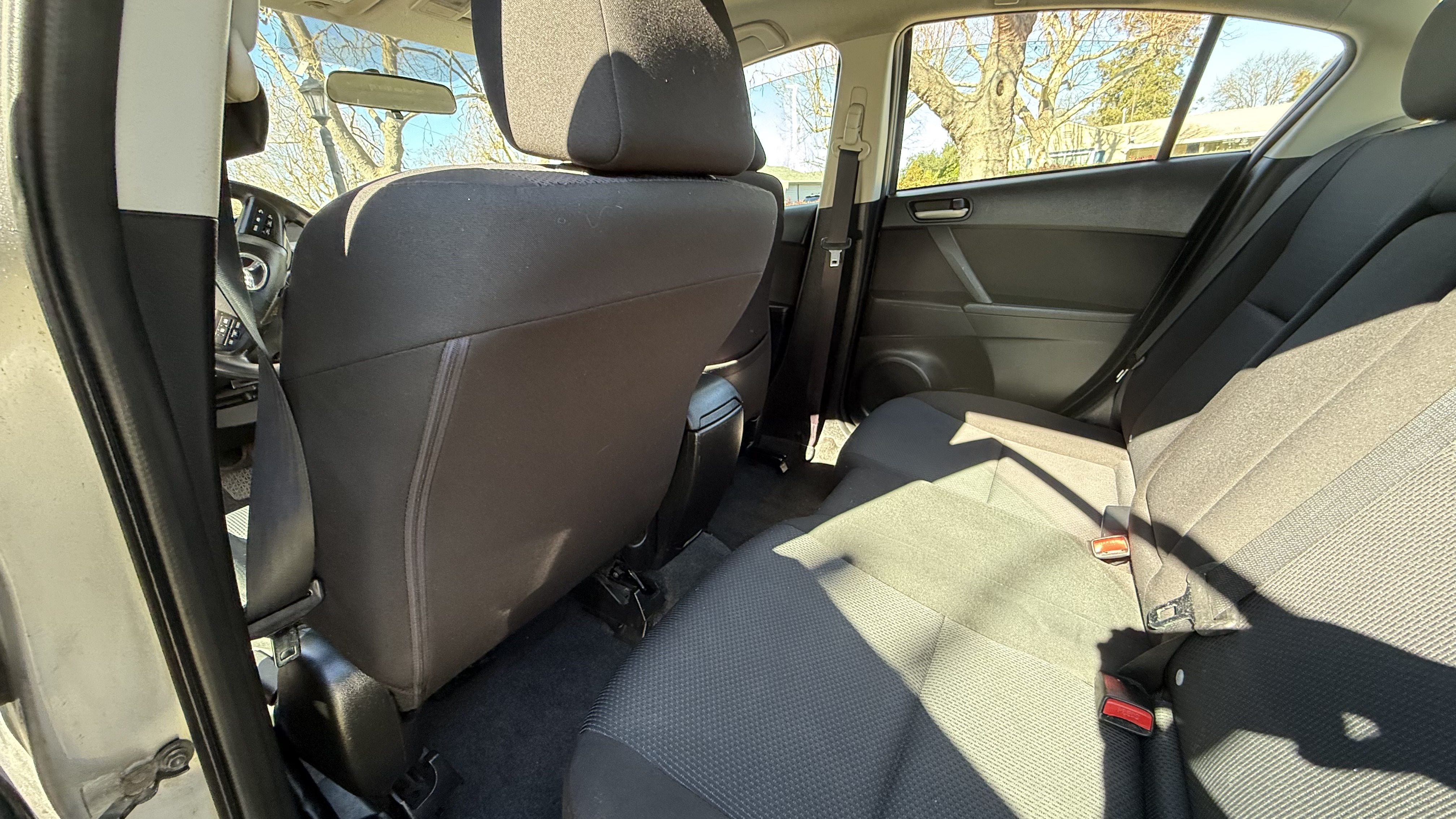 Used 2011 MAZDA MAZDA3 i Touring FWD image 5