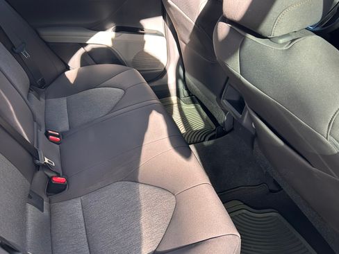 Used 2018 Toyota Camry LE FWD image 19