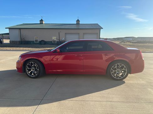 Used 2015 Chrysler 300 S image 5