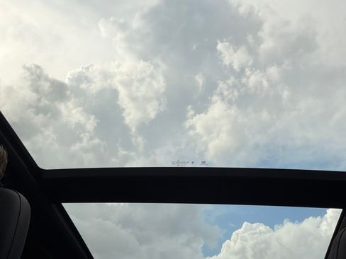 Used 2024 Mercedes-Benz GLC 300 4MATIC image 5