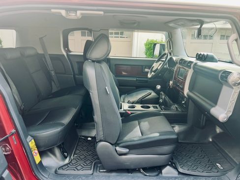 Used 2008 Toyota FJ Cruiser Sport Utility 2D w/ Upgrade Pkg 1 image 8