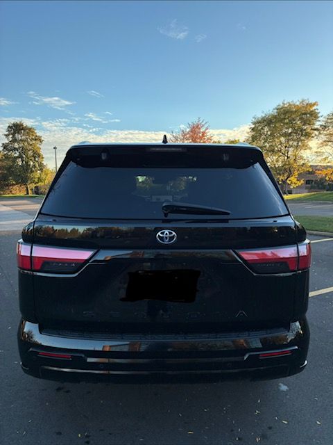 Used 2023 Toyota Sequoia Platinum AWD/4WD image 8