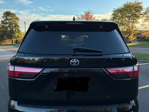 Used 2023 Toyota Sequoia Platinum image 8