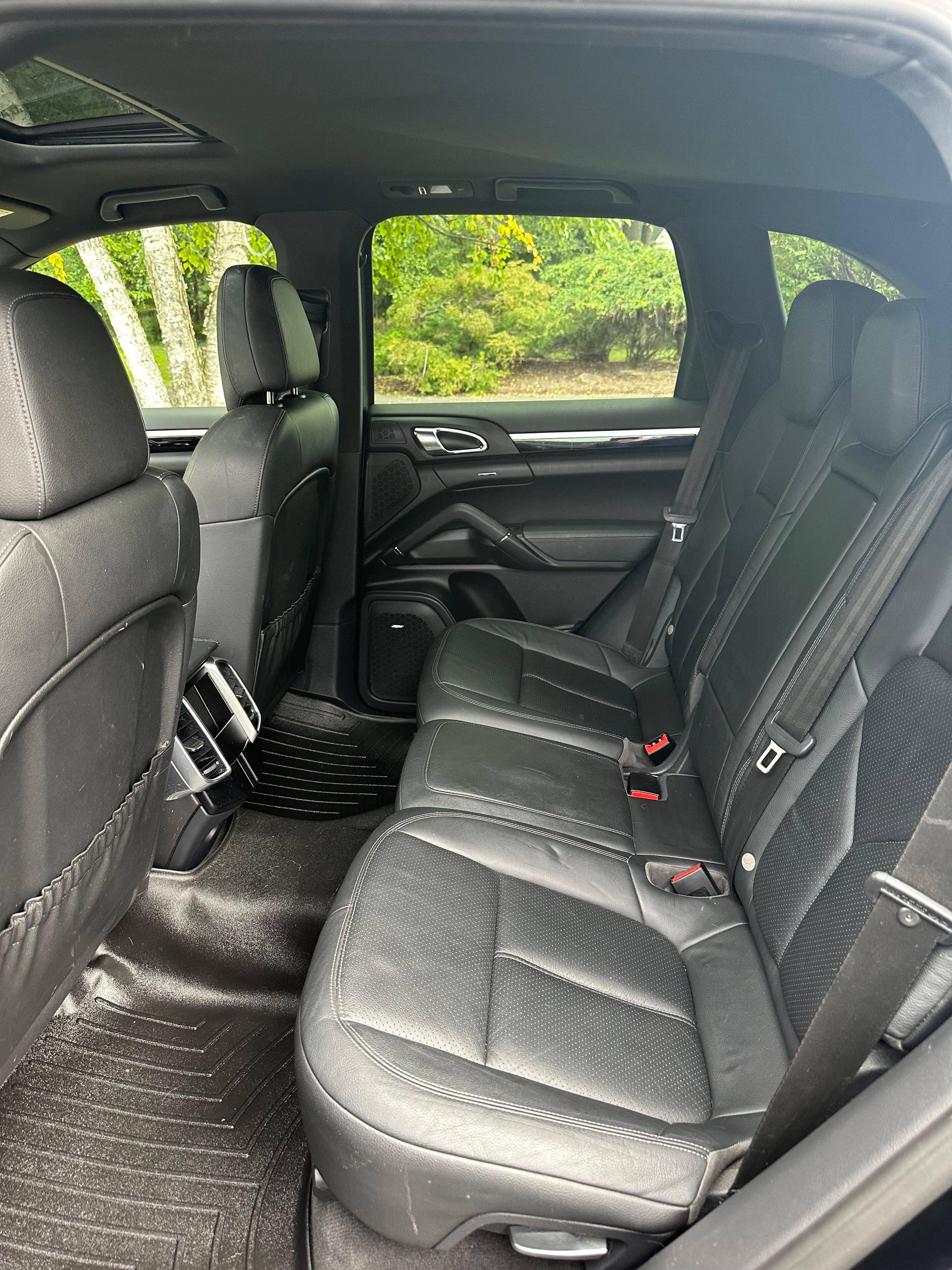 Used 2014 Porsche Cayenne Platinum Edition AWD/4WD image 14