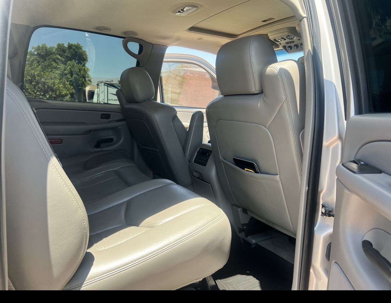 Used 2005 Chevrolet Suburban 2500 LS w/ Suspension Package, Autoride AWD/4WD image 14