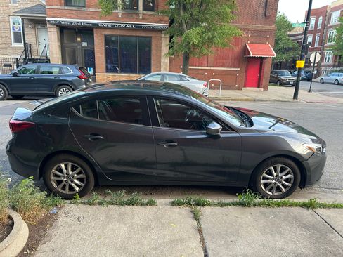 Used 2016 MAZDA MAZDA3 i Sport w/ Preferred Equipment Package FWD image 4