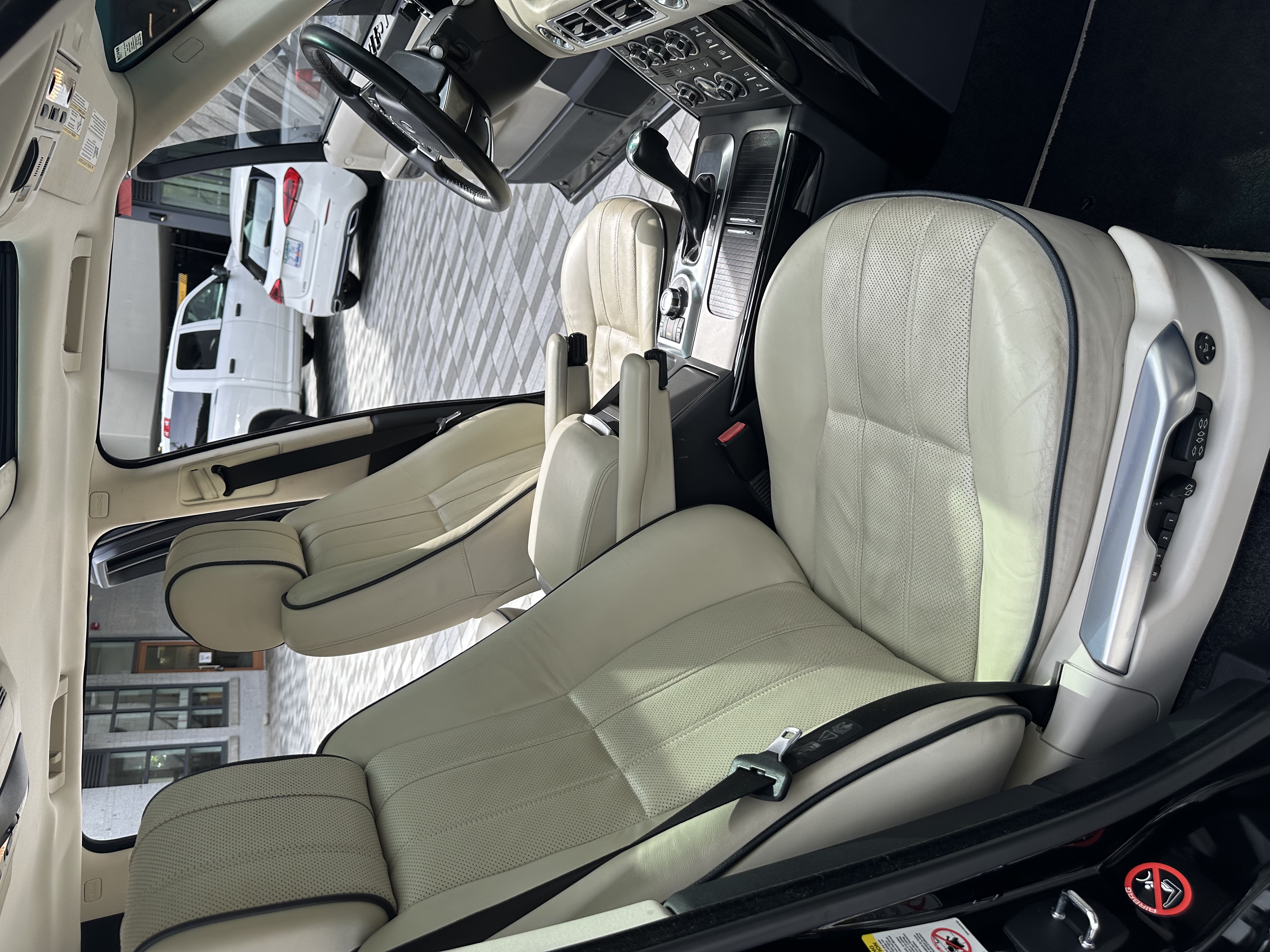Used 2011 Land Rover Range Rover Supercharged AWD/4WD image 15