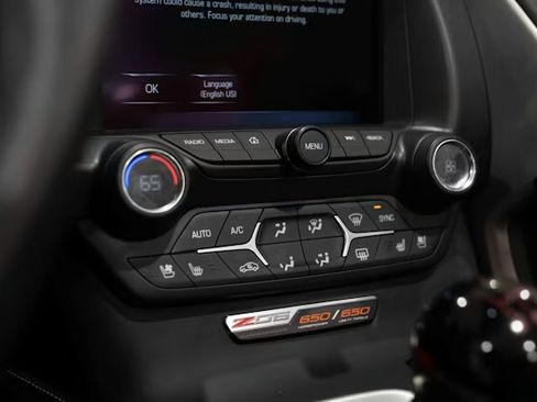 Used 2015 Chevrolet Corvette Z06 w/ 3LZ Preferred Equipment Group RWD image 31