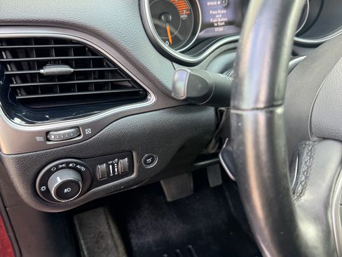 Used 2019 Jeep Cherokee Limited AWD/4WD image 9