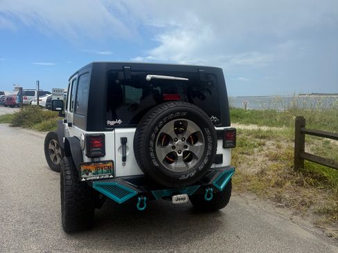 Used 2017 Jeep Wrangler Unlimited Sahara w/ Trailer Tow Group AWD/4WD image 9