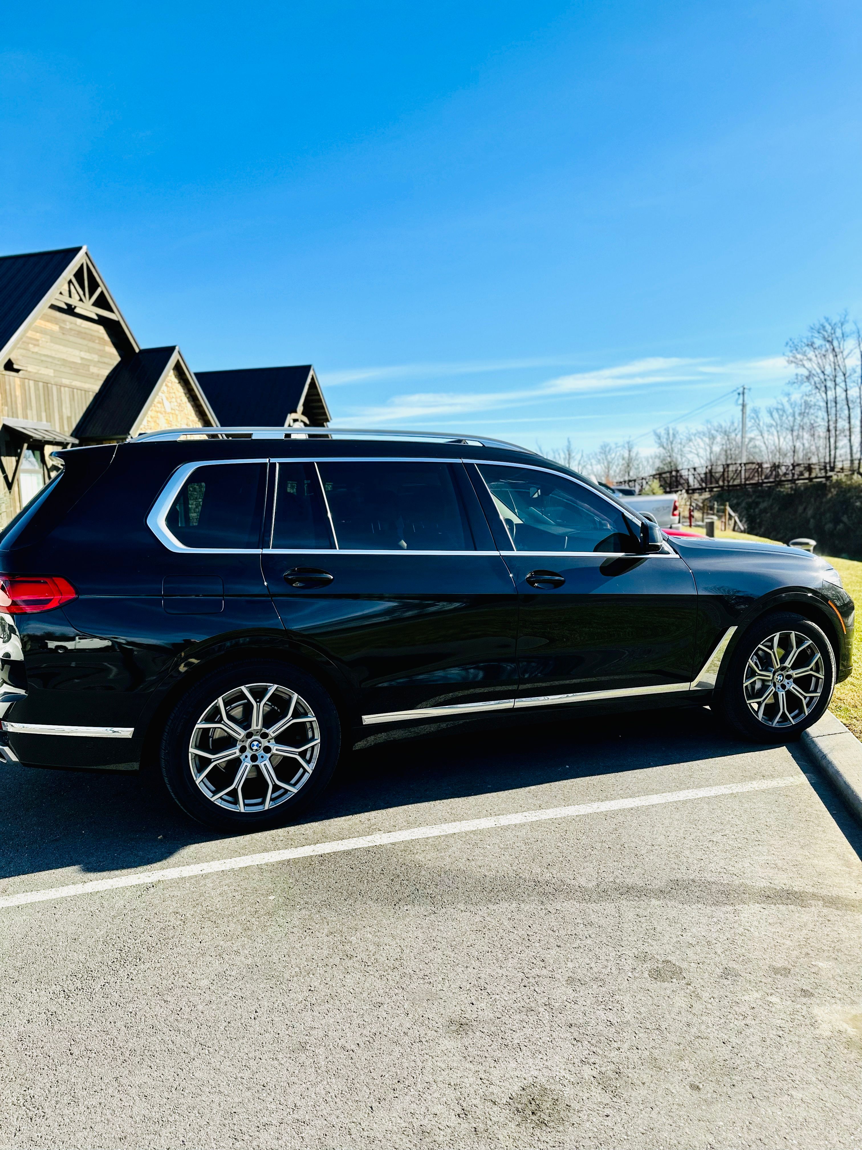 Used 2022 BMW X7 xDrive40i w/ Premium Package AWD/4WD image 2