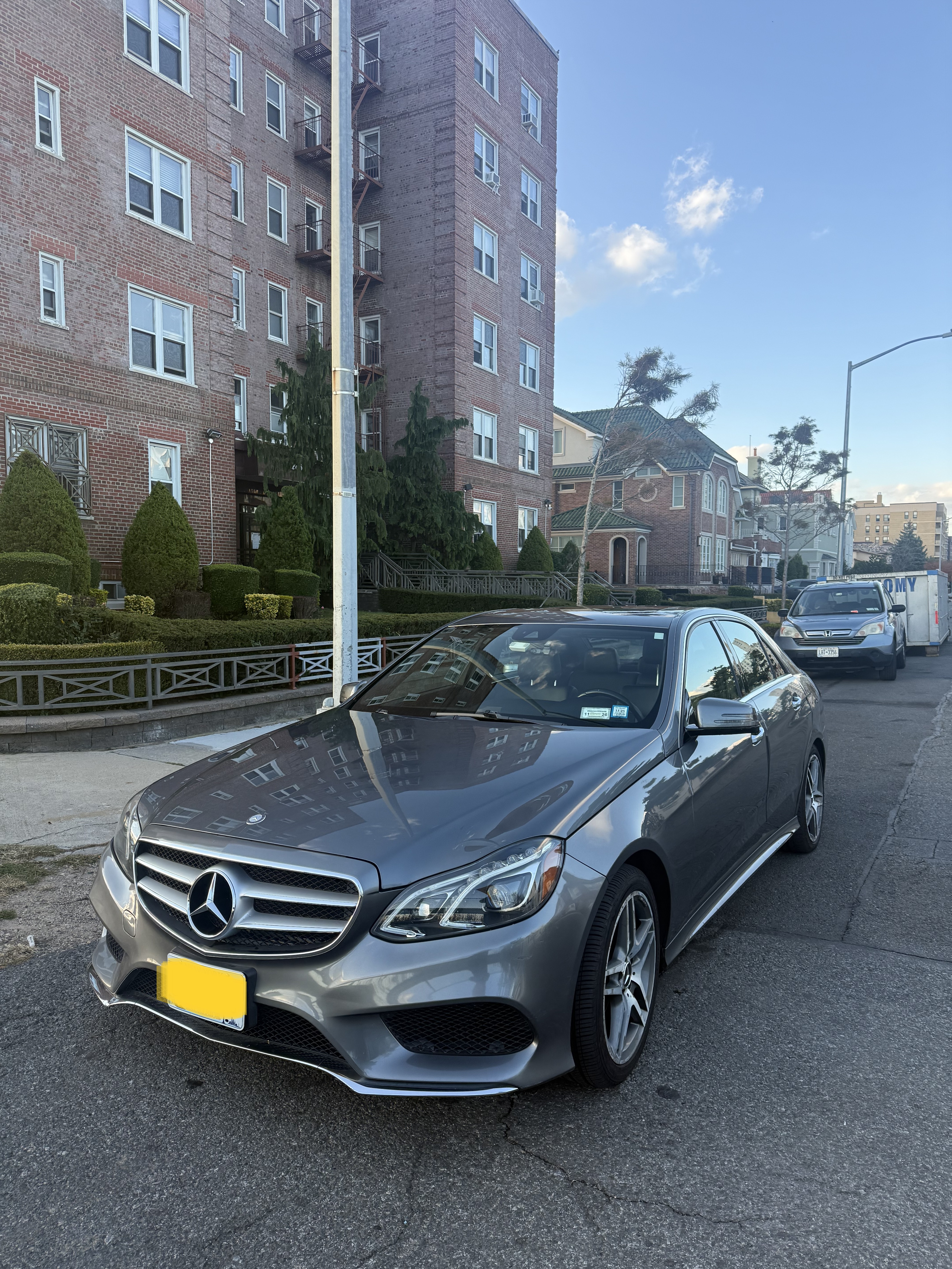 Used 2016 Mercedes-Benz E 350 4MATIC Sedan image 1