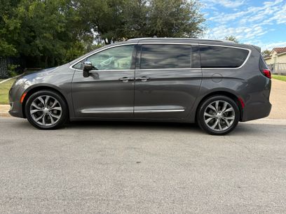 Used 2017 Chrysler Pacifica Limited