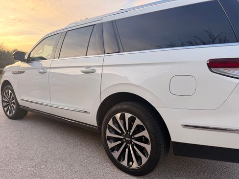 Used 2023 Lincoln Navigator L Reserve image 5