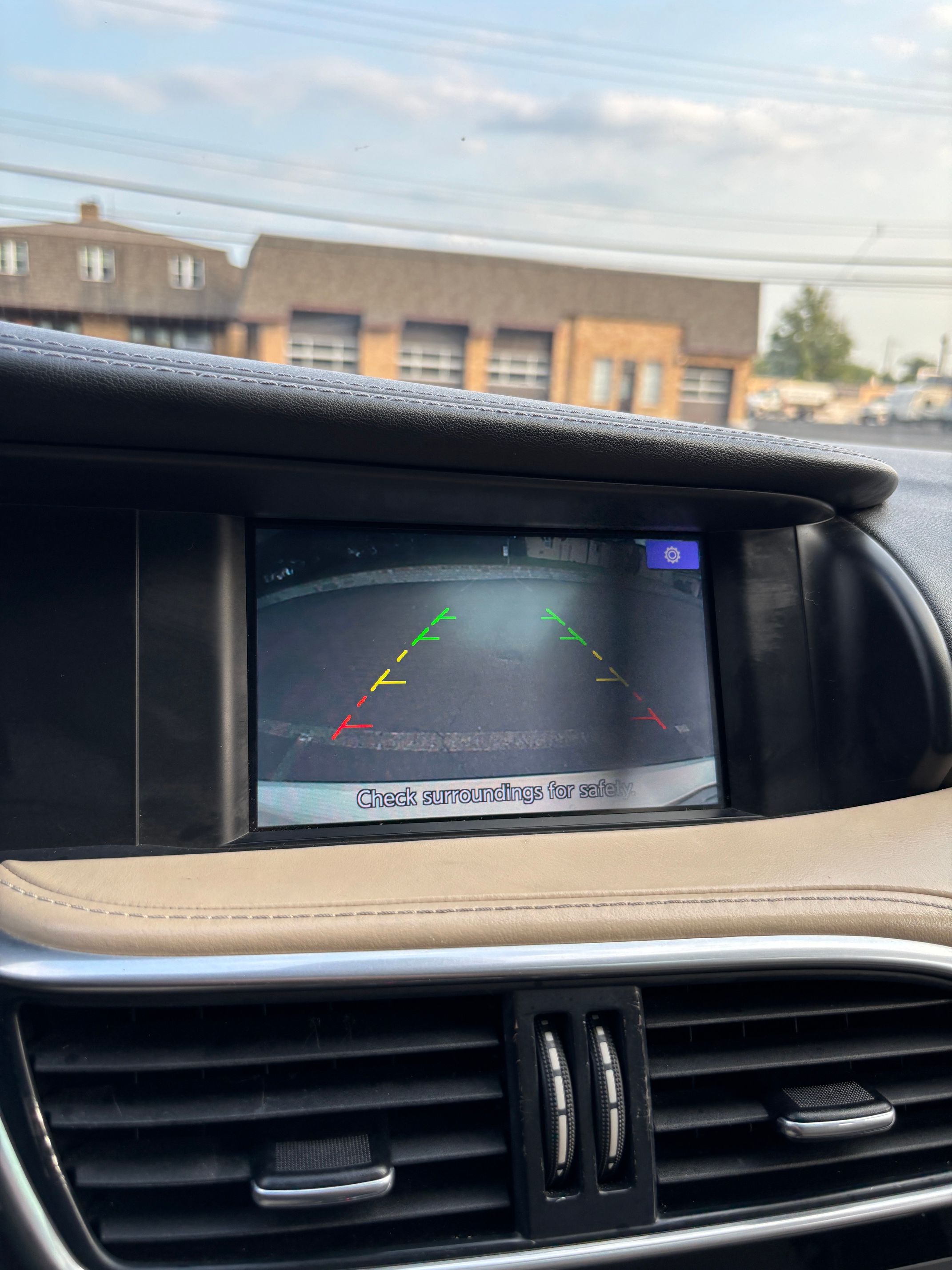 Used 2018 INFINITI QX30 Premium w/ Navigation Package AWD/4WD image 11