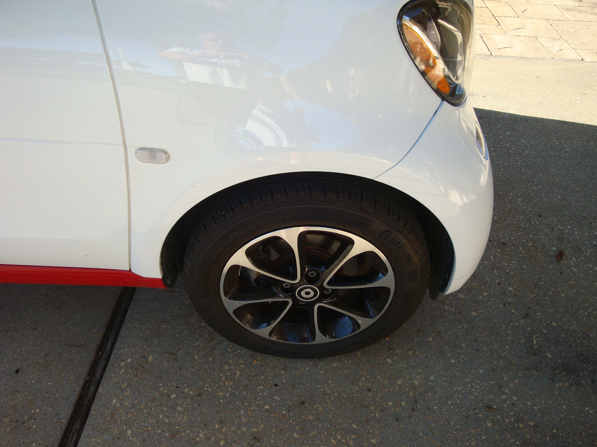 Used 2017 smart fortwo passion RWD image 16