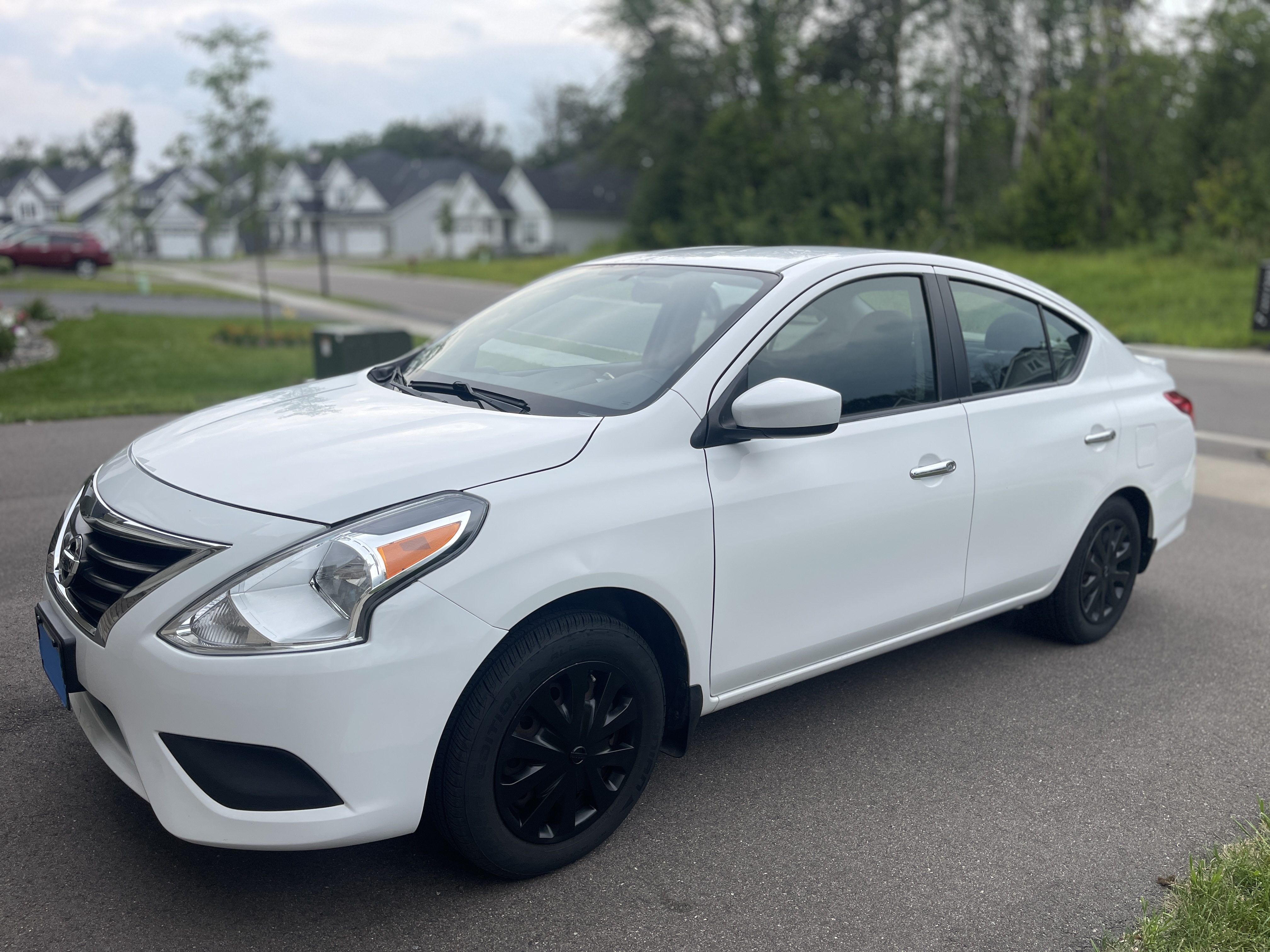 Used 2015 Nissan Versa SV FWD image 1