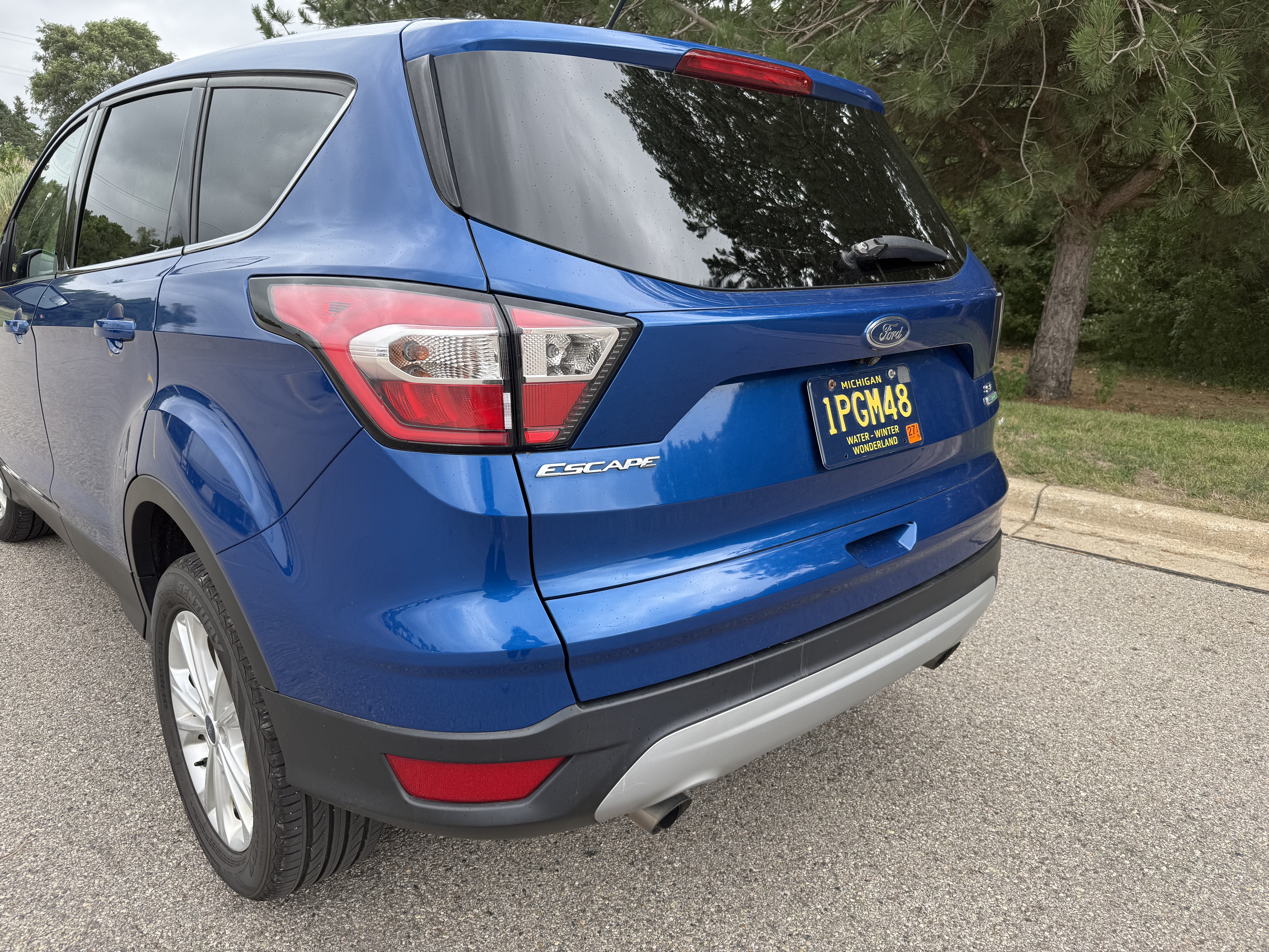 Used 2017 Ford Escape SE FWD image 4