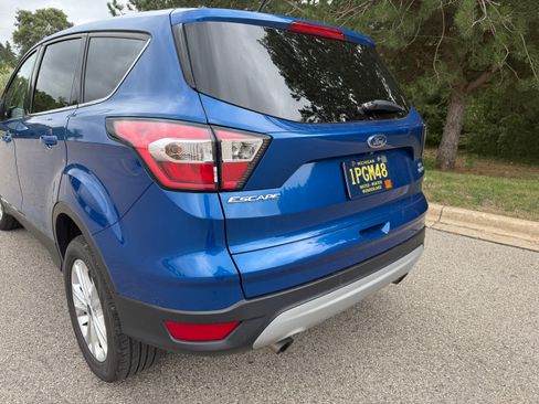 Used 2017 Ford Escape SE FWD image 4