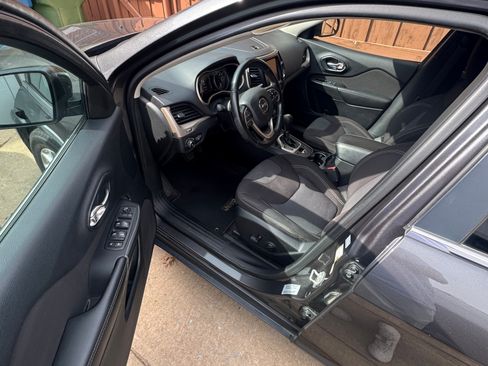 Used 2017 Jeep Cherokee Latitude w/ Safety/Convenience Group image 8