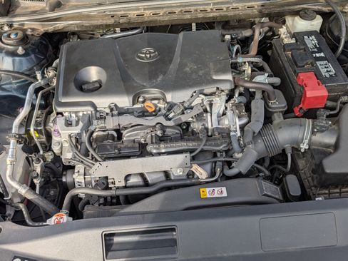 Used 2018 Toyota Camry SE image 12