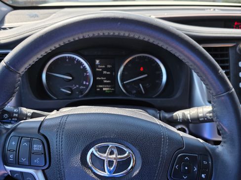 Used 2018 Toyota Highlander Limited image 9