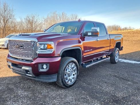 Used 2017 GMC Sierra 2500 Denali w/ Duramax Plus Package image 4