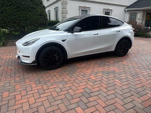 Used 2023 Tesla Model Y Long Range AWD/4WD image 16