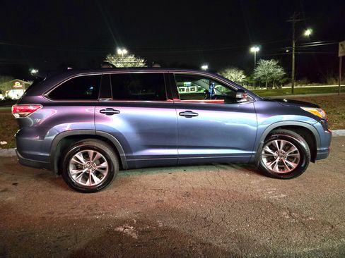 Used 2016 Toyota Highlander LE image 1
