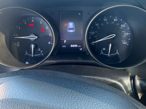 Used 2019 Toyota C-HR XLE FWD image 19