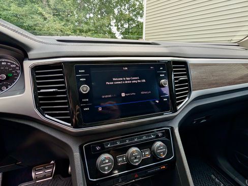 Used 2018 Volkswagen Atlas SEL w/ R-Line Package FWD image 16