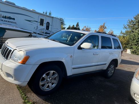 Used 2008 Jeep Grand Cherokee Limited w/ Trailer Tow Group IV image 2