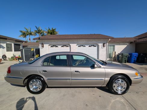 Used 1999 Lincoln Continental image 6