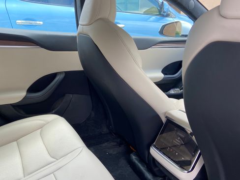 Used 2022 Tesla Model S Standard Range image 4