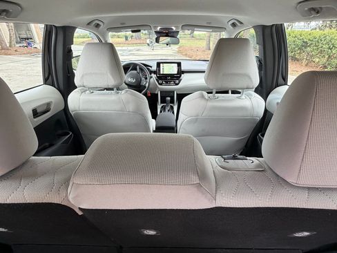 Used 2023 Toyota Corolla Cross L image 11