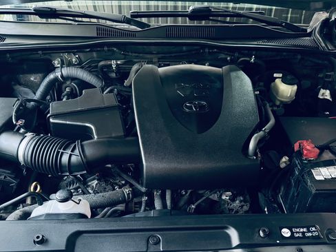 Used 2016 Toyota Tacoma SR5 image 8