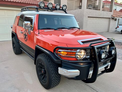 Used 2013 Toyota FJ Cruiser 4WD image 11