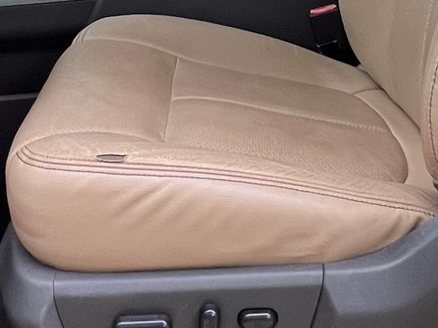 Used 2016 Ford F250 Lariat w/ Lariat Ultimate Package image 27