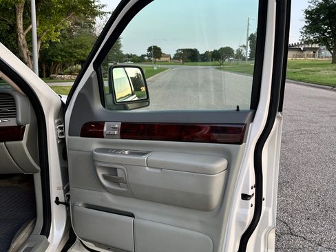 Used 2003 Lincoln Aviator AWD image 21