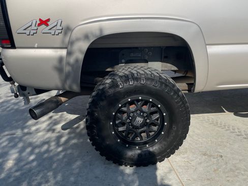 Used 2006 Chevrolet Silverado 2500 LT w/ Heavy-Duty Power Package AWD/4WD image 8