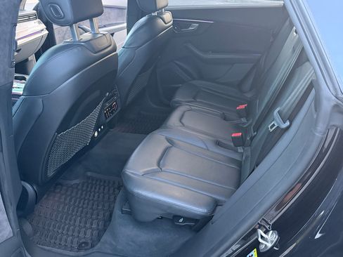 Used 2019 Audi Q8 Prestige w/ Luxury Package AWD/4WD image 16