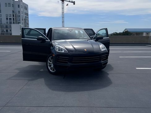 Used 2021 Porsche Cayenne AWD/4WD image 16