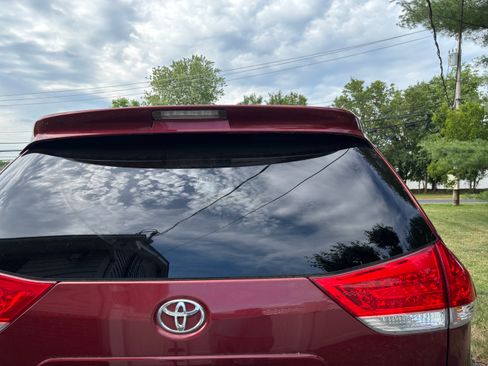 Used 2012 Toyota Sienna XLE AWD/4WD image 6