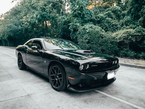 Used 2017 Dodge Challenger R/T Scat Pack image 2
