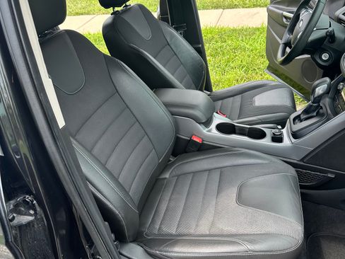 Used 2015 Ford Escape SE w/ SE Chrome Package image 14