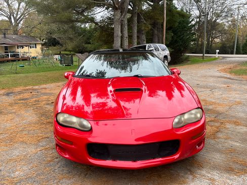 Used 2000 Chevrolet Camaro Z28 w/ SS Performance/Appearance Pkg image 9